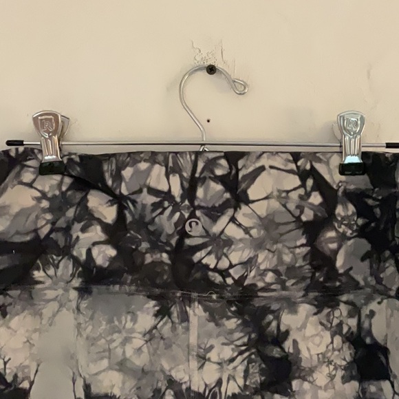 Lululemon Tie-Dye Leggings, Size 8, Black/Gray - Picture 3 of 5